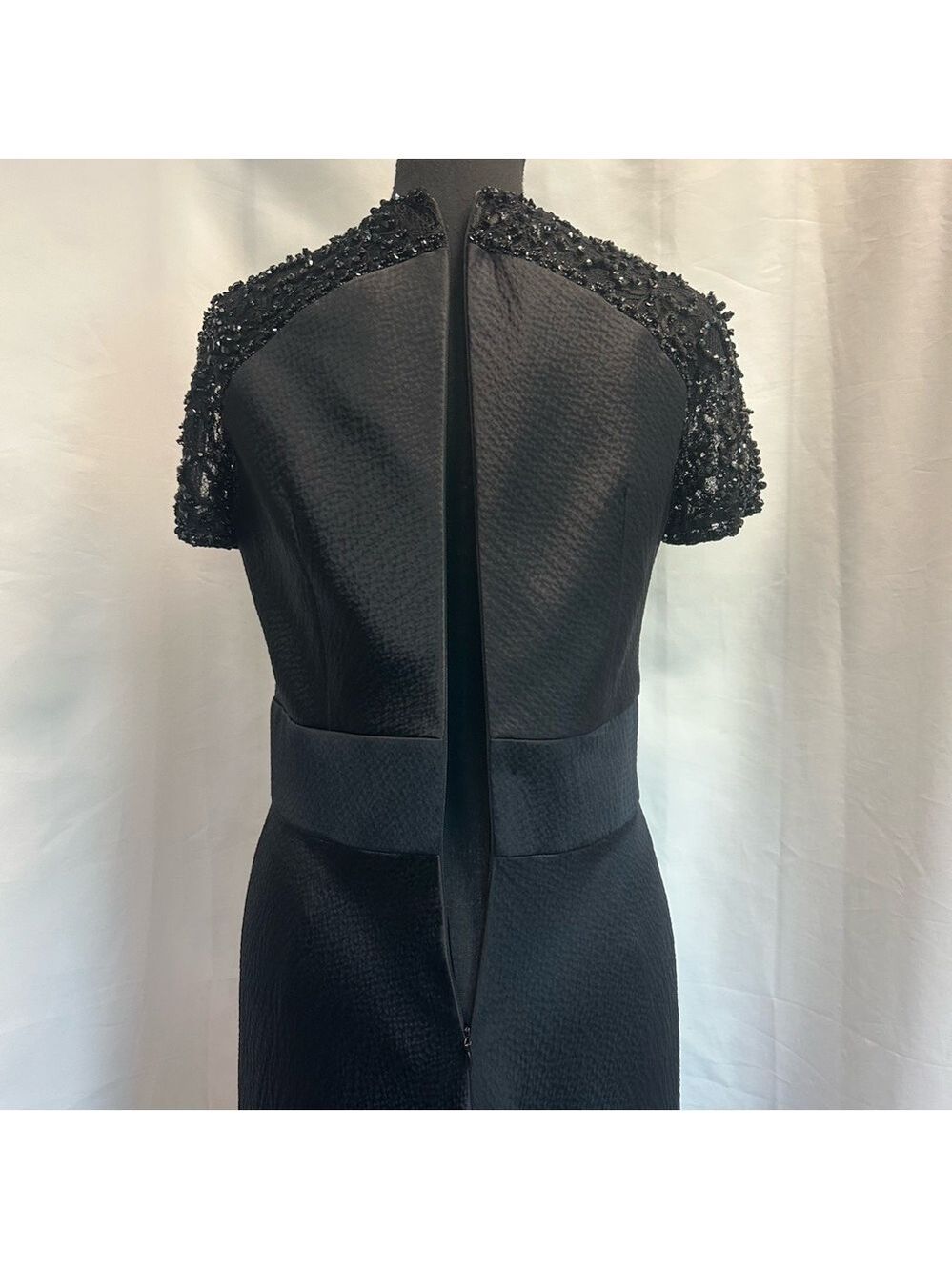 Badgley Mischka black beaded lace short sleeve silk formal evening gown 8 NWOT - Picture 9 of 17